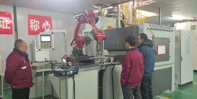 神农架喷砂机在模具清理中的专业应用